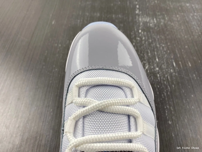 1st Kicks Cement AV2187-140 Air Jordan Low Grey 11 0806